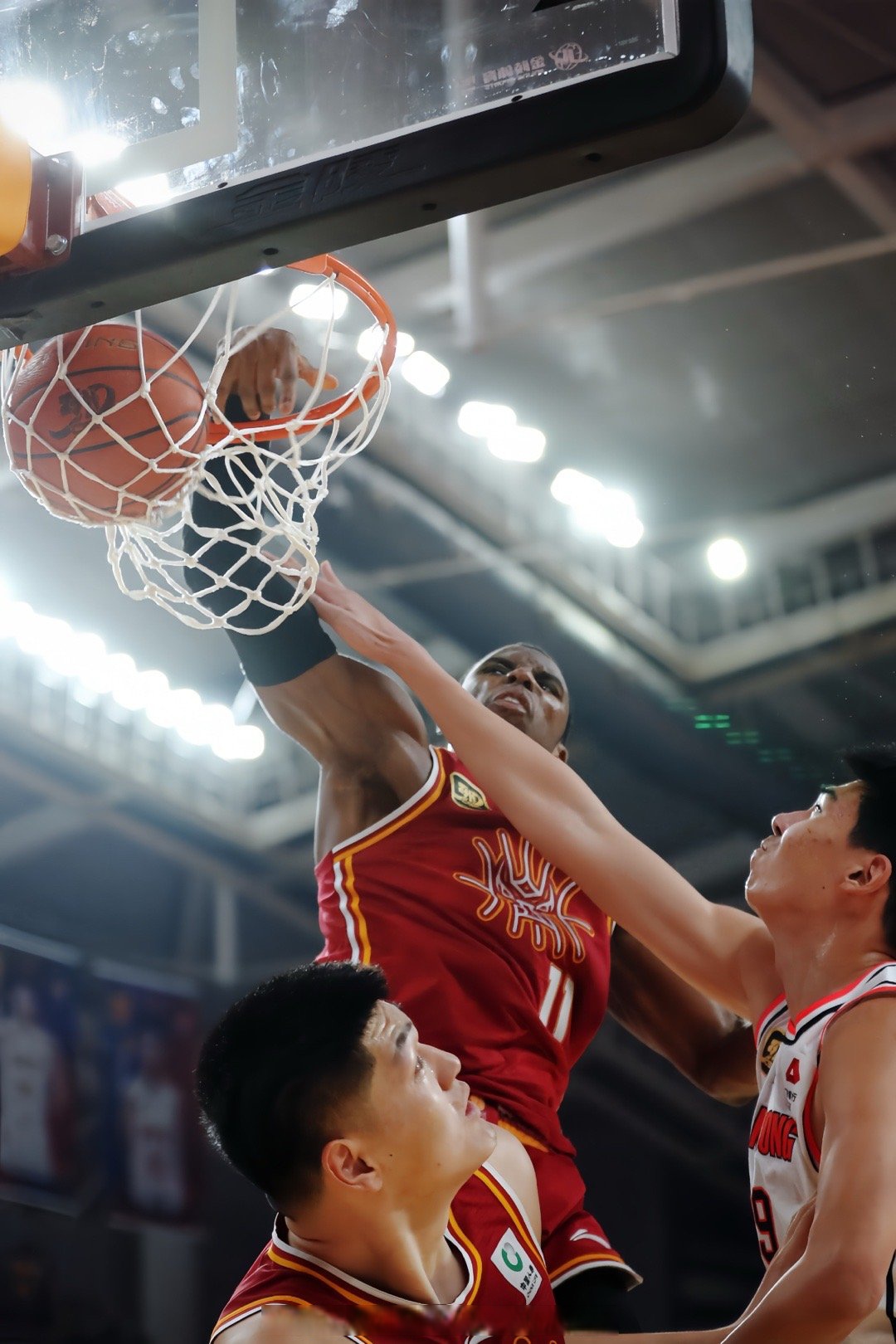 关于冲刺阶段深圳男篮备战欧篮联，豪取连胜细节曝光，气氛紧张，临场指挥获称赞的信息