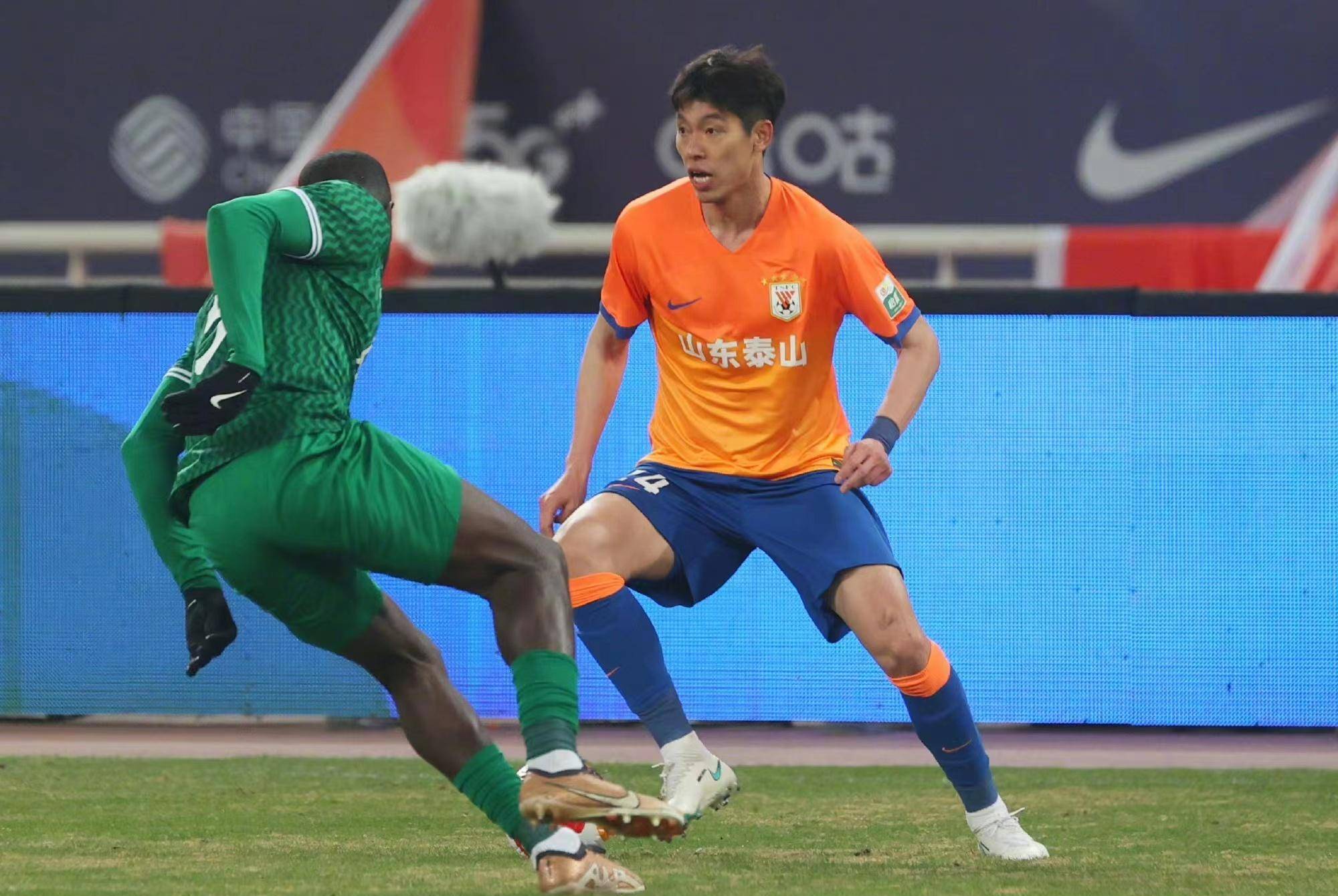 赛地聚焦:亚冠今晚热度飙升;新疆广汇遗憾出局;气氛紧张;年轻球员得到机会的简单介绍 赛地聚焦:亚冠今晚热度飙升;新疆广汇遗憾出局;气氛紧张;年轻球员得到机会的简单介绍