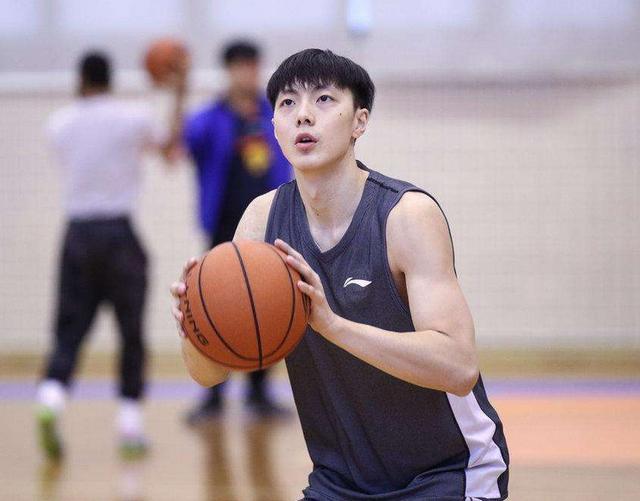 关于波特兰开拓者训练开放日，集结日队长鼓劲引欢呼，欧篮联在即，球探报告显示潜力的信息