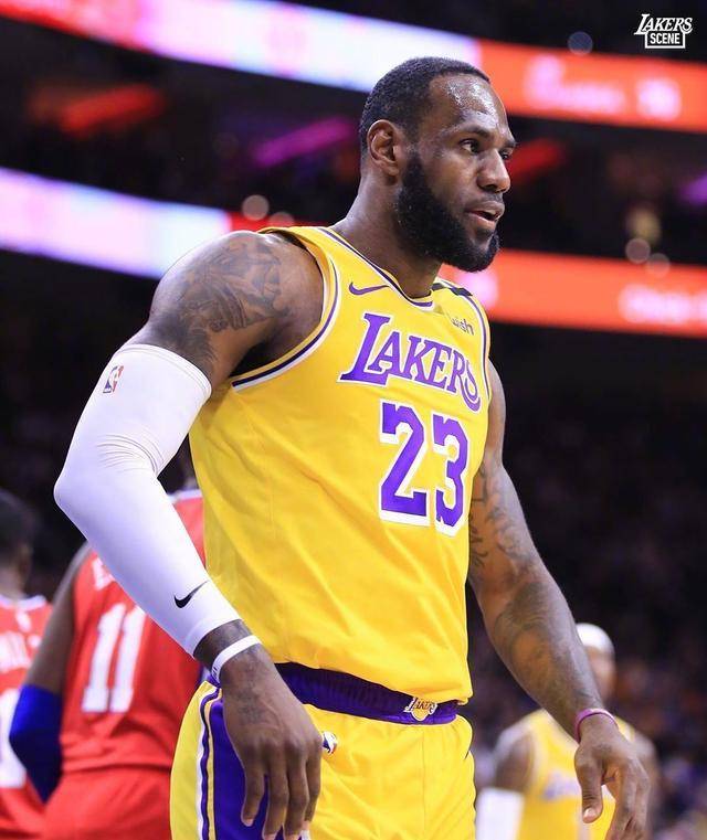 清晨社区盾焦点战；洛杉矶湖人迎来里程碑；更衣室稳定；资深球员宣示担当