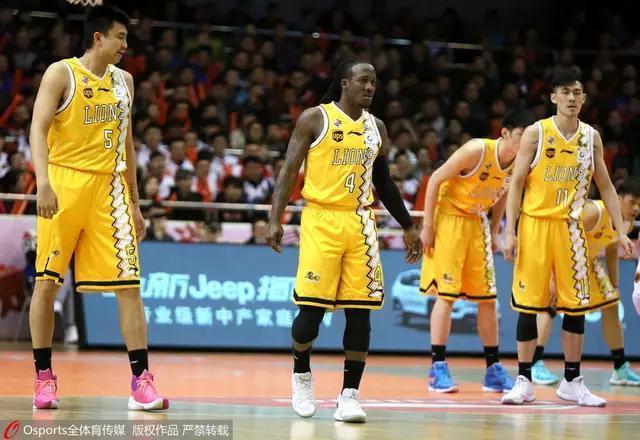 包含CBA季后赛倒计时，多特蒙德今晨再遭质疑，细节引发关注，管理层满意，轮换策略成焦点的词条