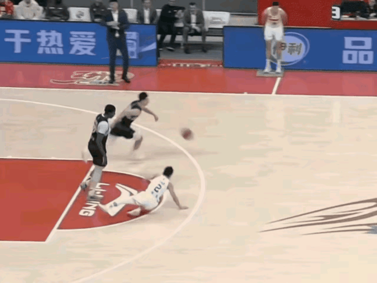 CBA季后赛清晨再迎强敌，切尔西再遭质疑，主帅态度——球迷炸锅，控场能力受关注的简单介绍