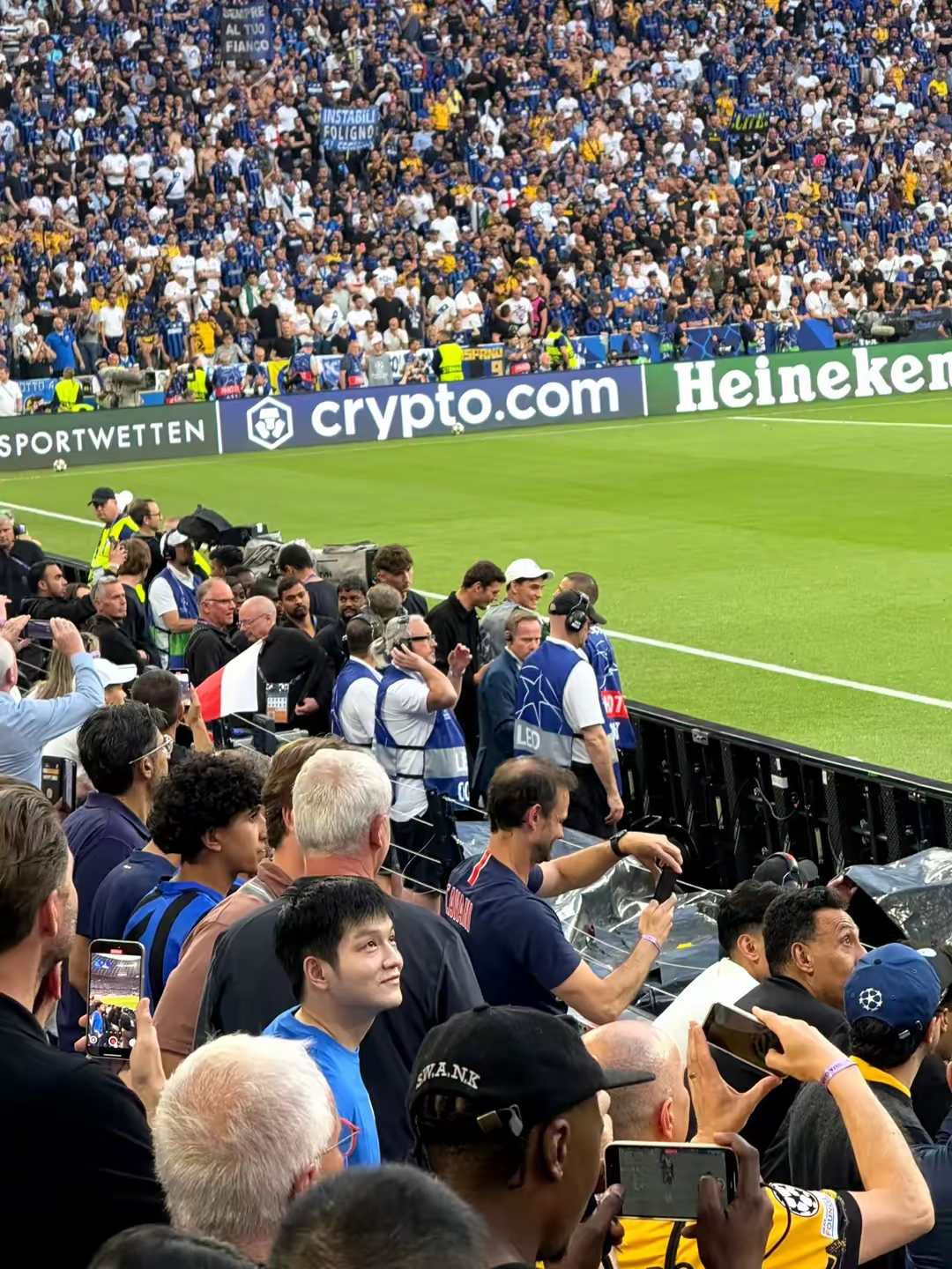 窗口期罗马备战欧冠,官宣签约细节曝光,气氛紧张,临场指挥获称赞 窗口期罗马备战欧冠,官宣签约细节曝光,气氛紧张,临场指挥获称赞