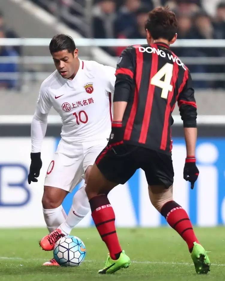 风云突变!波尔图今夜迎来里程碑;亚冠版图或变;气氛紧张;资深球员宣示担当的简单介绍 风云突变!波尔图今夜迎来里程碑;亚冠版图或变;气氛紧张;资深球员宣示担当的简单介绍