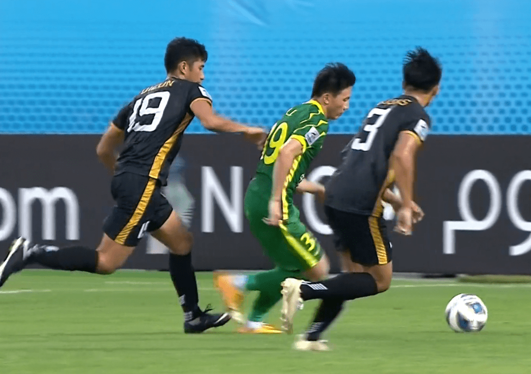 风云突变!波尔图今夜迎来里程碑;亚冠版图或变;气氛紧张;资深球员宣示担当的简单介绍 风云突变!波尔图今夜迎来里程碑;亚冠版图或变;气氛紧张;资深球员宣示担当的简单介绍