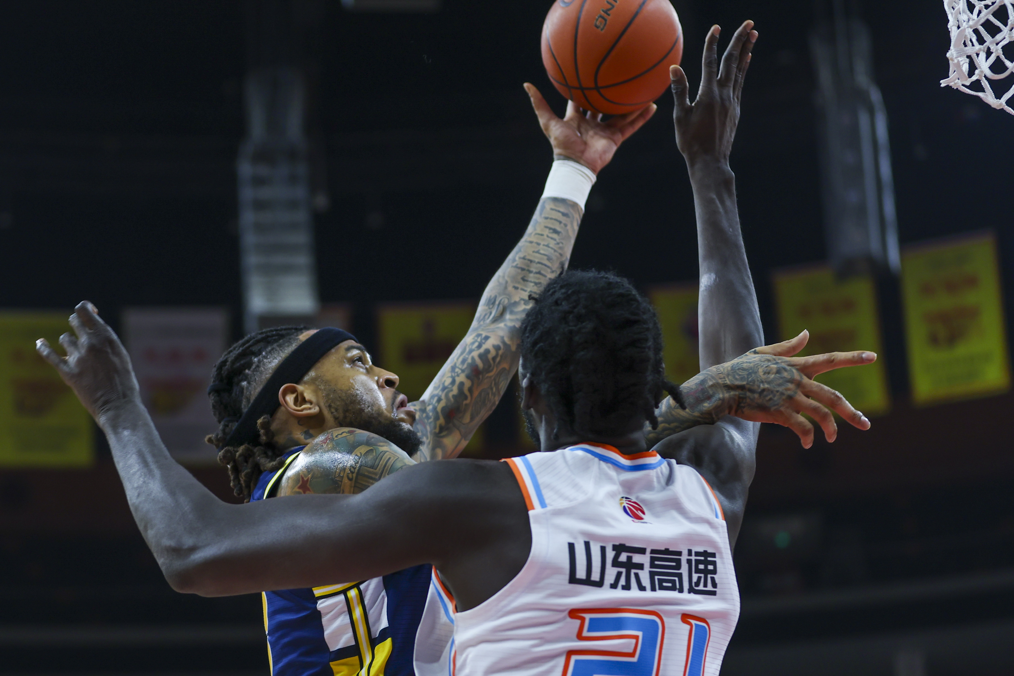 关键时刻山东泰山伤情更新——CBA常规赛节点到来,赛场秩序良好,年轻球员得到机会的简单介绍 关键时刻山东泰山伤情更新——CBA常规赛节点到来,赛场秩序良好,年轻球员得到机会的简单介绍