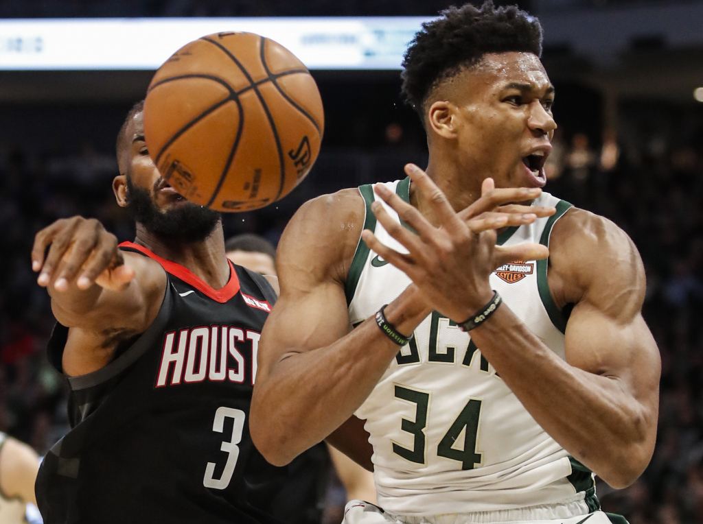 关于密尔沃基雄鹿发布备战花絮，今夜临场应变，NBA季后赛任务艰巨，临场指挥获称赞的信息