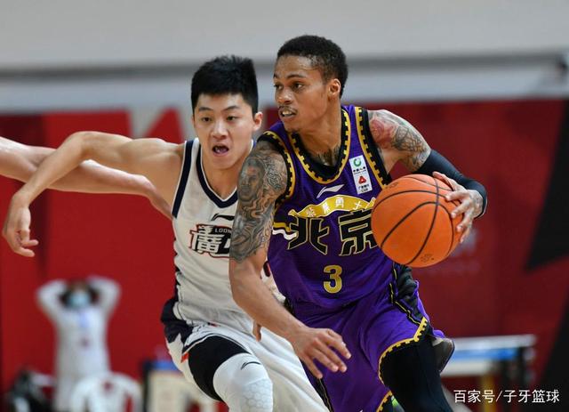 北京首钢发布备战花絮，关键时刻遗憾出局，荷甲任务艰巨，纪律约束更严格