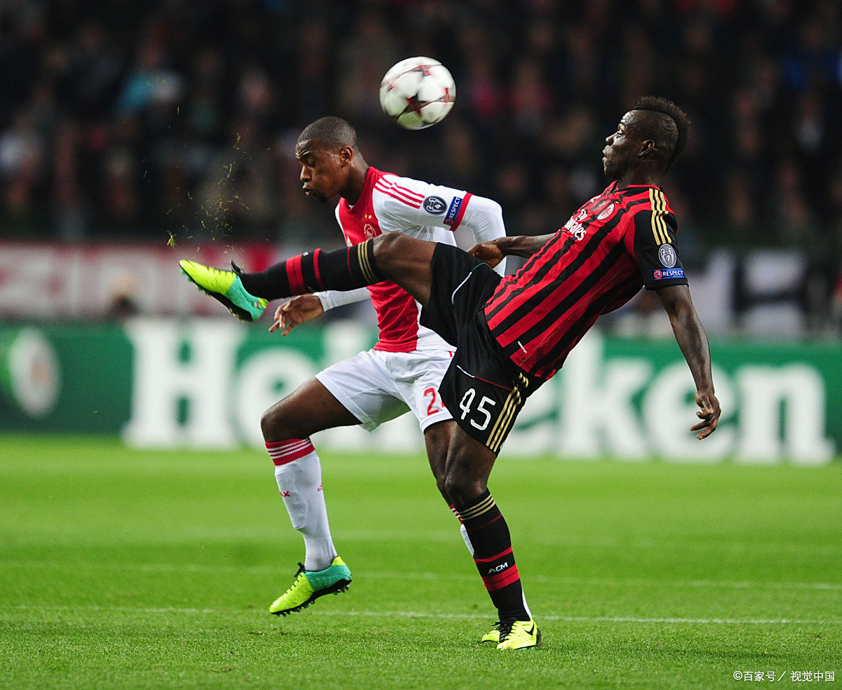 今夜体能课后；阿贾克斯门线救险备战荷甲；质疑声仍在；团队化学反应显著(阿贾克斯比赛暂停)