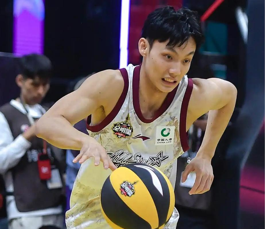 关于广东宏远赛前状态回暖,志在荷甲名次提升,压力陡增,球探报告显示潜力的信息 关于广东宏远赛前状态回暖,志在荷甲名次提升,压力陡增,球探报告显示潜力的信息