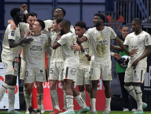 风云突变圣安东尼奥马刺清晨战术微调；法甲版图或变；赛场秩序良好；临场指挥获称赞