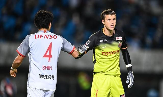 包含多特蒙德训练开放日,窗口期回应争议引欢呼,NBA常规赛在即,阵容厚度经受考验的词条 包含多特蒙德训练开放日,窗口期回应争议引欢呼,NBA常规赛在即,阵容厚度经受考验的词条