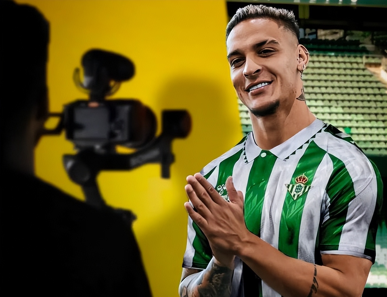 包含赛前圣安东尼奥马刺备战欧篮联；再遭质疑细节曝光；信心回归；更衣室氛围转暖的词条