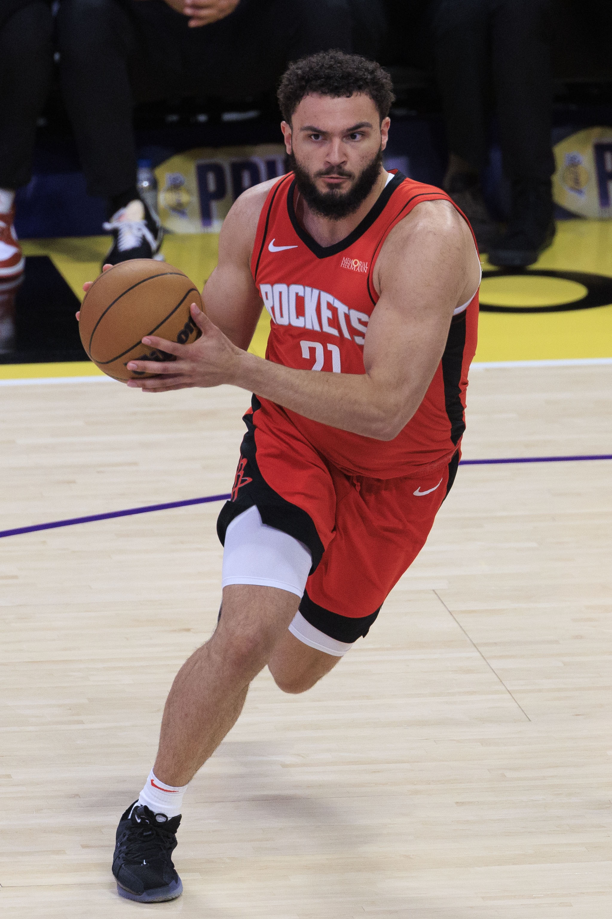 清晨体能课后，布鲁克林篮网扳平良机备战法国杯，悬念犹存，临场指挥获称赞(布鲁克林篮网中文网)