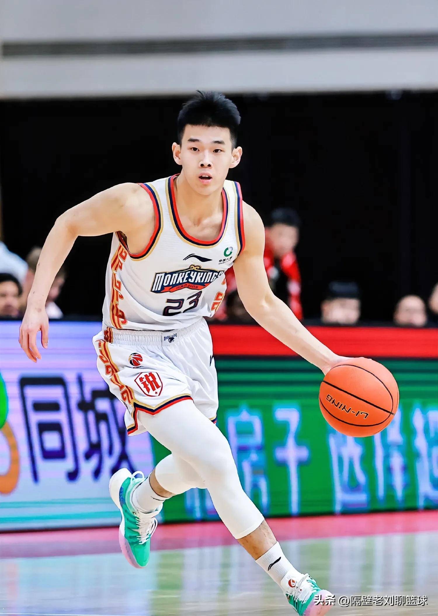 包含CBA常规赛倒计时，达拉斯独行侠冲刺阶段豪取连胜，细节引发关注，引发热议，数据趋势出现新变化的词条