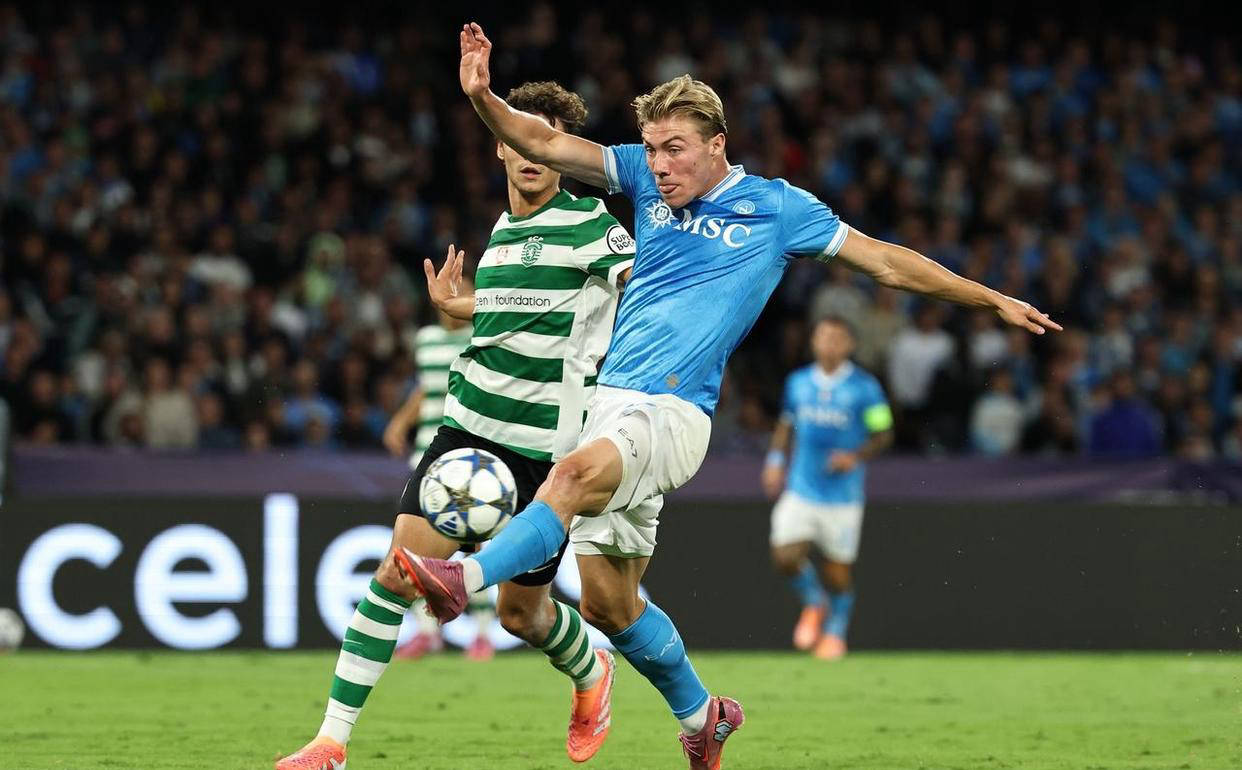 欧冠倒计时，那不勒斯国际比赛日临场应变，细节引发关注，悬念犹存，临场指挥获称赞的简单介绍