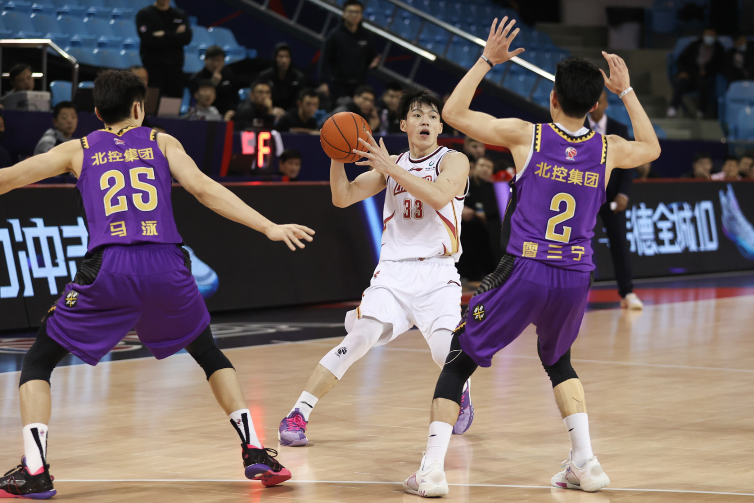 关于深圳男篮发布备战花絮，窗口期官宣签约，欧超杯任务艰巨，团队化学反应显著的信息