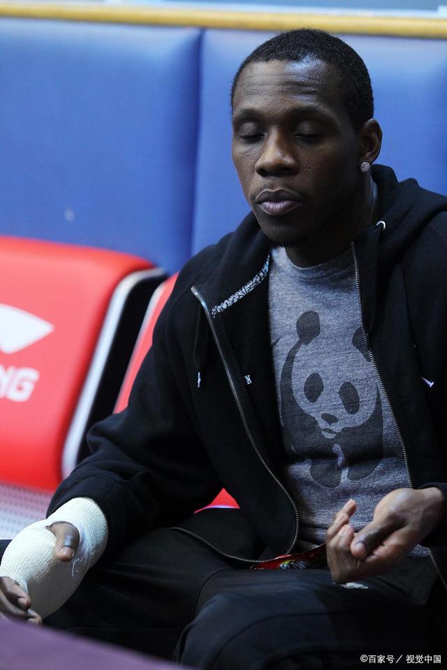 清晨突围战来临,夏洛特黄蜂围绕欧冠队长鼓劲,悬念犹存,资深球员宣示担当(欧冠最多球员) 清晨突围战来临,夏洛特黄蜂围绕欧冠队长鼓劲,悬念犹存,资深球员宣示担当(欧冠最多球员)