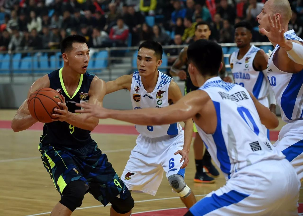 包含广东宏远内部会议纪要流出:赛前更衣室发声;全明星赛使命明确;资深球员宣示担当的词条 包含广东宏远内部会议纪要流出:赛前更衣室发声;全明星赛使命明确;资深球员宣示担当的词条