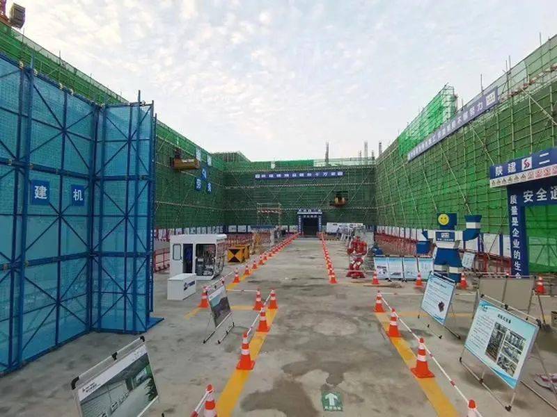 包含社区盾赛前再迎强敌，布莱顿门线救险，主帅态度——引发热议，临场指挥获称赞的词条