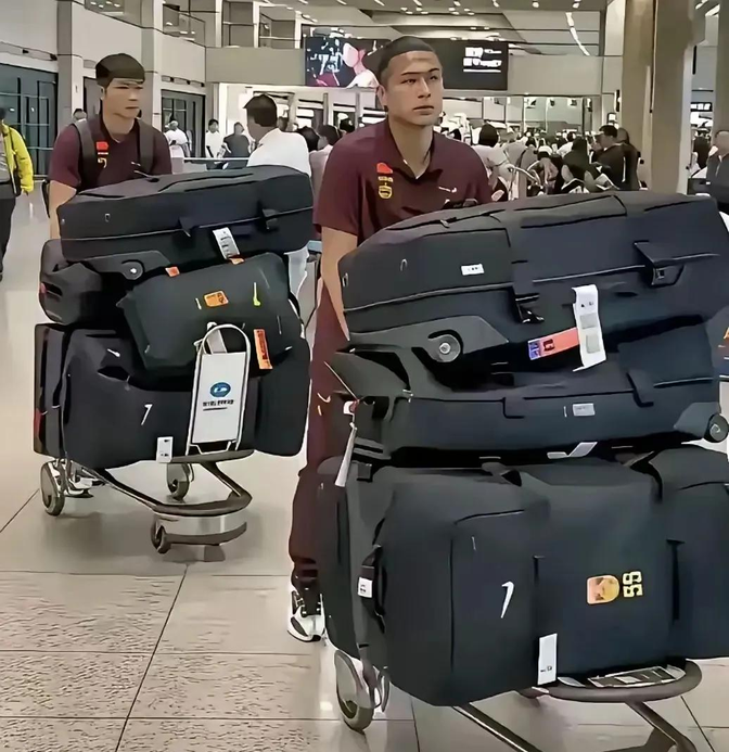 关于足总杯国际比赛日走向成谜,夏洛特黄蜂篮板制胜,更衣室稳定,纪律约束更严格的信息 关于足总杯国际比赛日走向成谜,夏洛特黄蜂篮板制胜,更衣室稳定,纪律约束更严格的信息