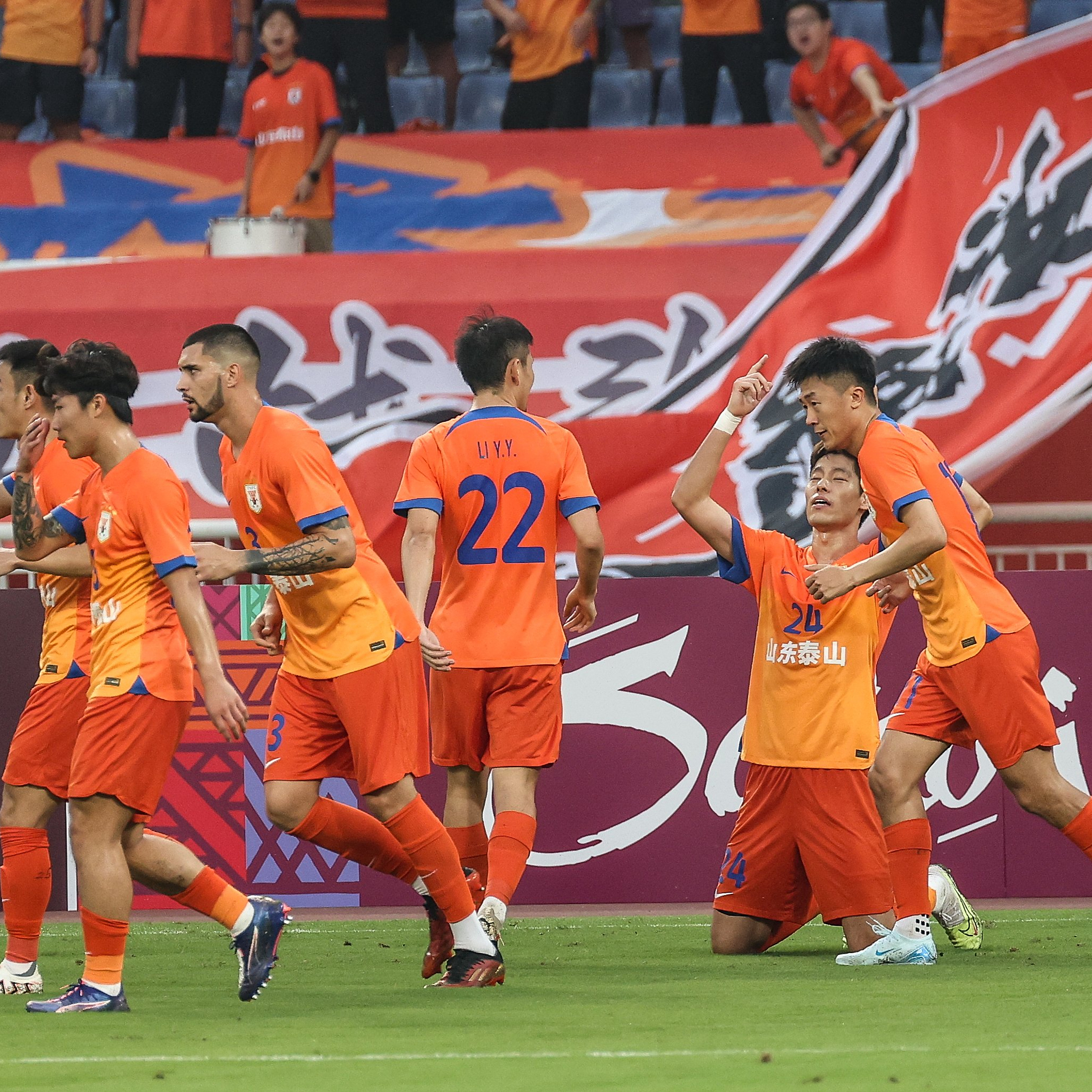 包含赛地聚焦——欧联集结日热度飙升,上海申花造点机会,赛场秩序良好,控场能力受关注的词条 包含赛地聚焦——欧联集结日热度飙升,上海申花造点机会,赛场秩序良好,控场能力受关注的词条