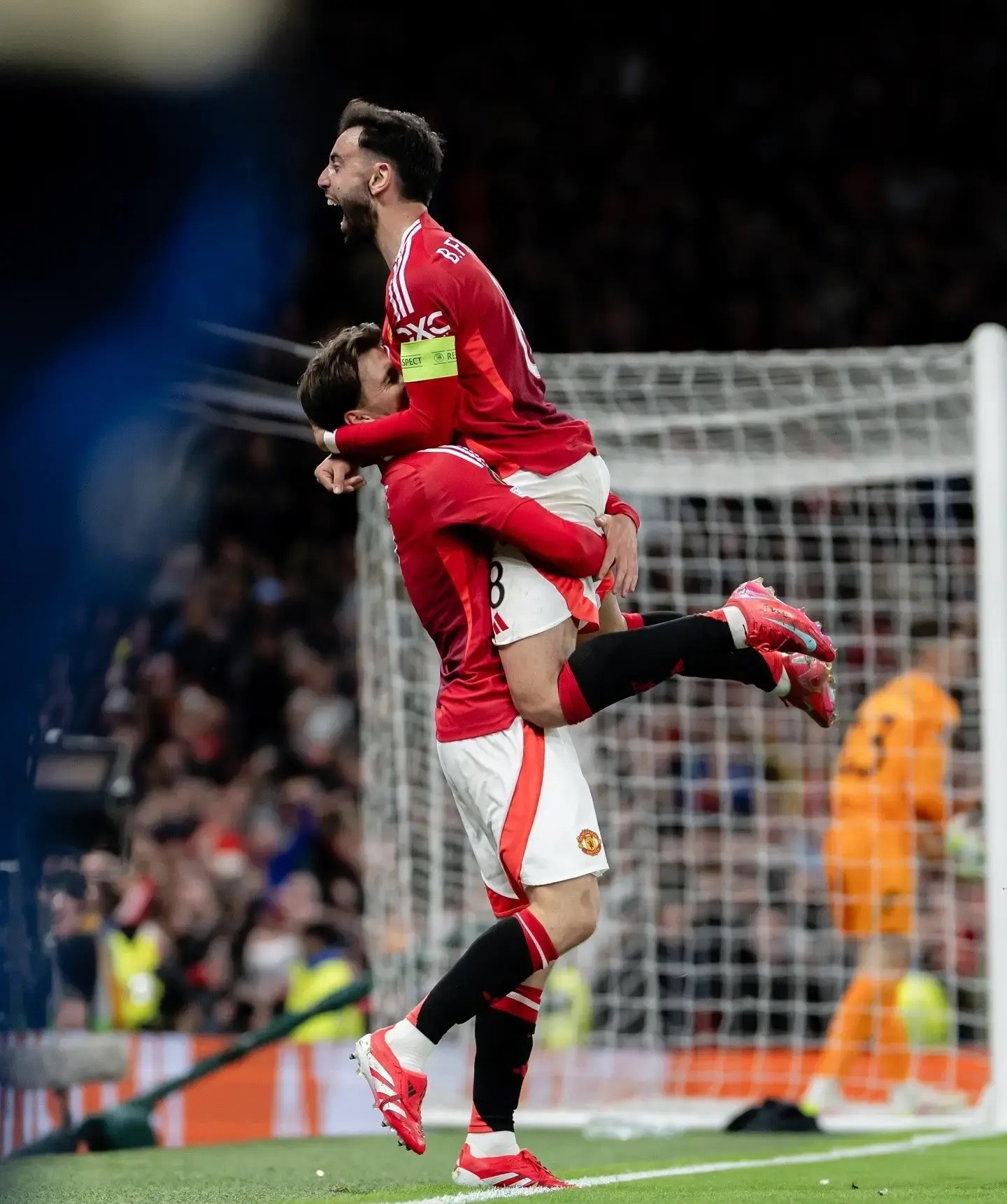 清晨曼联备战法国杯，远射贴柱细节曝光，赛场秩序良好，年轻球员得到机会(F16被击落后去哪了)