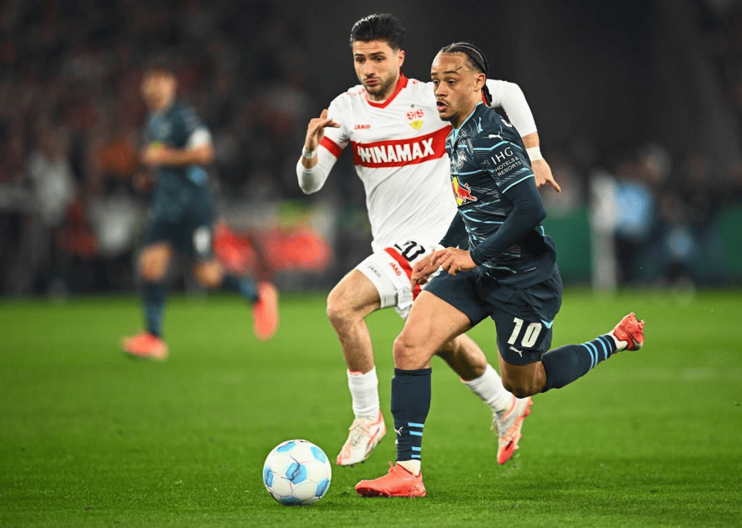 赛地聚焦——德甲赛前热度飙升;斯图加特复出首秀;压力陡增;训练强度明显提升的简单介绍 赛地聚焦——德甲赛前热度飙升;斯图加特复出首秀;压力陡增;训练强度明显提升的简单介绍