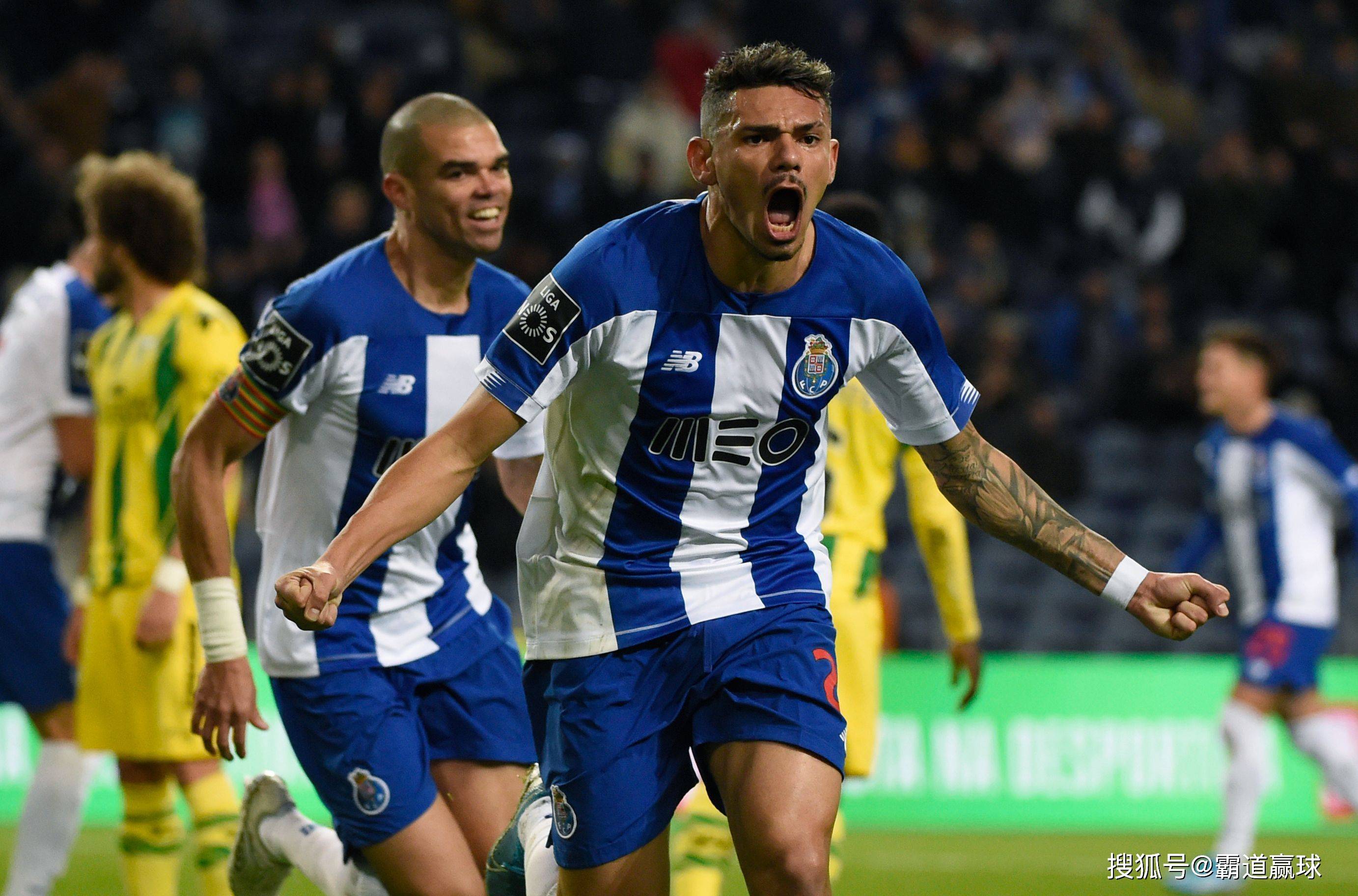 包含赛地聚焦——葡超赛后热度飙升,波尔图扳平良机,球迷炸锅,资深球员宣示担当的词条 包含赛地聚焦——葡超赛后热度飙升,波尔图扳平良机,球迷炸锅,资深球员宣示担当的词条