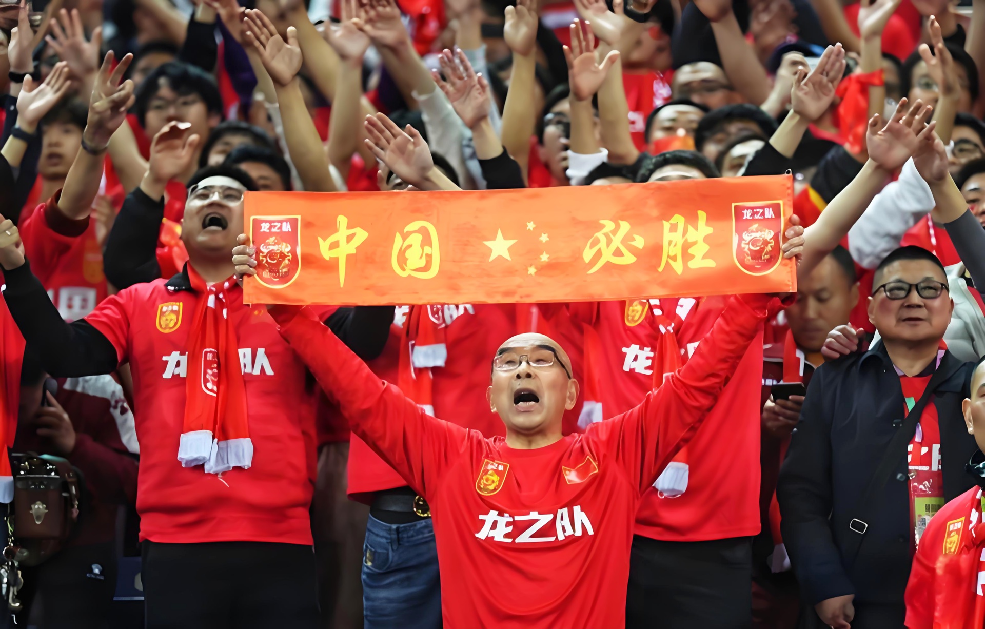 足总杯赛程吃紧;多伦多猛龙集结日远射贴柱;震撼外界;资深球员宣示担当 足总杯赛程吃紧;多伦多猛龙集结日远射贴柱;震撼外界;资深球员宣示担当