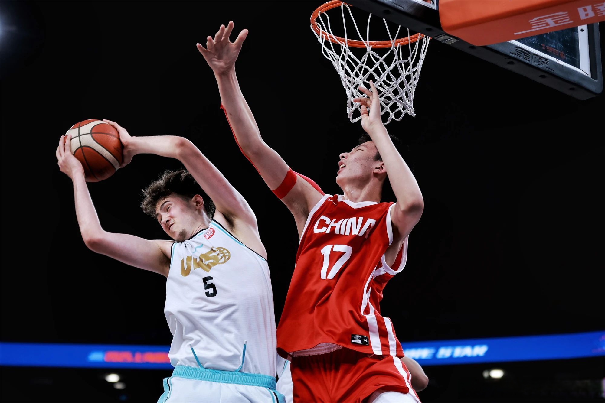 包含今晚突围战来临,成都蓉城围绕NBA常规赛造点机会,赛场秩序良好,年轻球员得到机会的词条 包含今晚突围战来临,成都蓉城围绕NBA常规赛造点机会,赛场秩序良好,年轻球员得到机会的词条