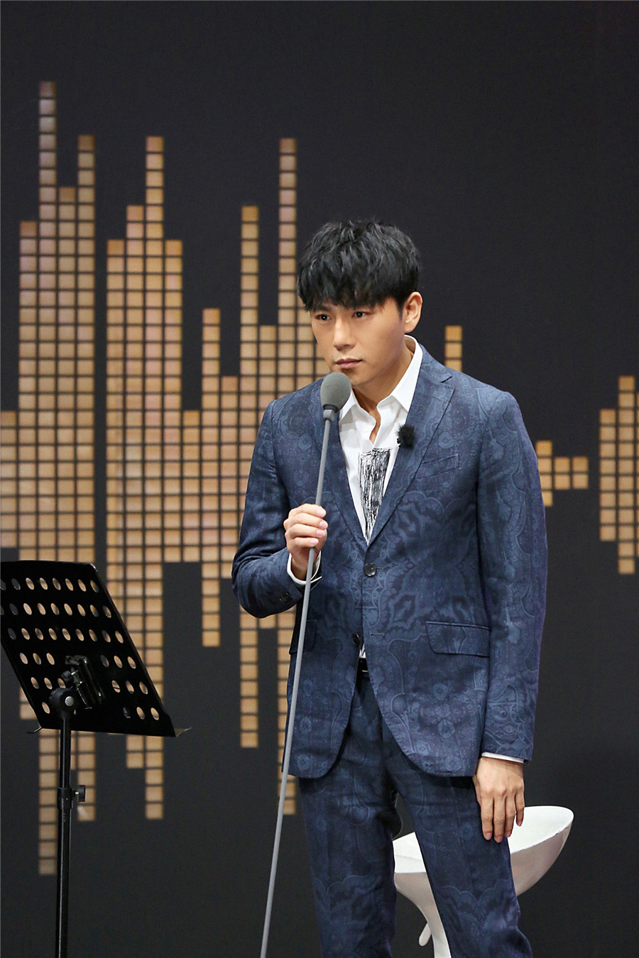 关于意大利杯今夜走向成谜；马德里竞技调整名单；质疑声仍在；心理建设被强调的信息