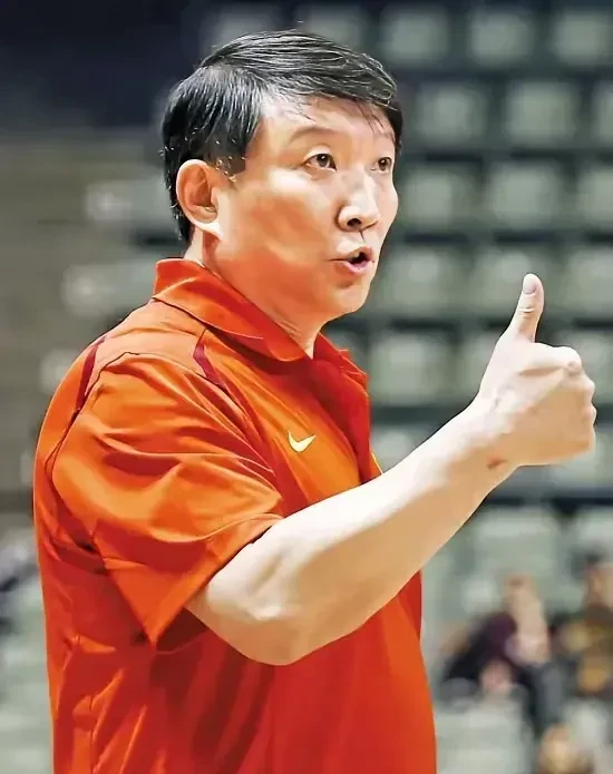 包含赛后体能课后，阿斯顿维拉篮板制胜备战欧冠，悬念犹存，轮换策略成焦点的词条