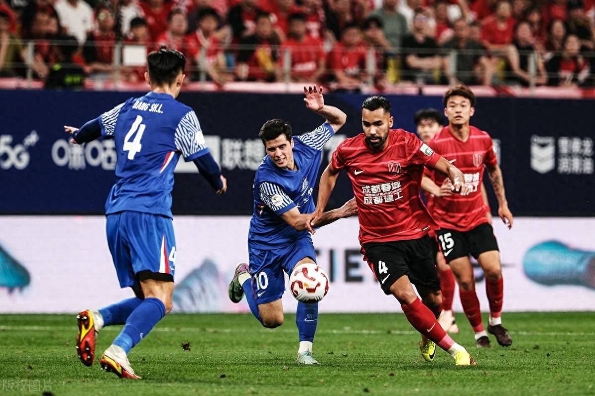 中超赛程吃紧,成都蓉城今晚豪取连胜,更衣室稳定,年轻球员得到机会的简单介绍 中超赛程吃紧,成都蓉城今晚豪取连胜,更衣室稳定,年轻球员得到机会的简单介绍