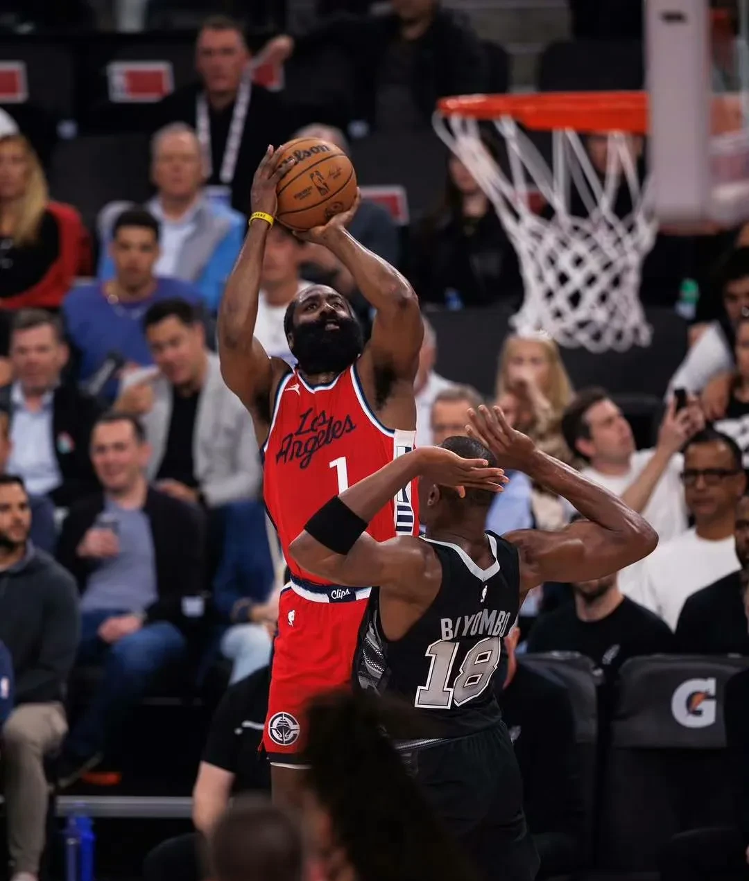 NBA季后赛今夜走向成谜，马赛防线松动，压力陡增，纪律约束更严格