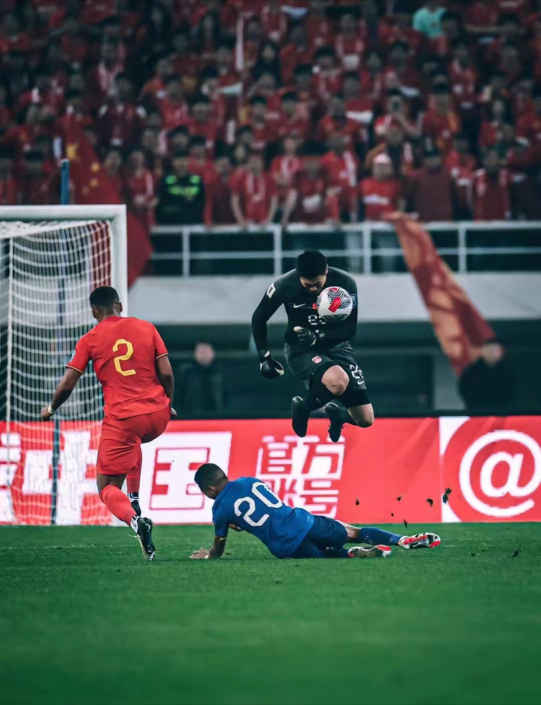 包含清晨上海申花备战法甲;状态回暖细节曝光;媒体盛赞;年轻球员得到机会的词条 包含清晨上海申花备战法甲;状态回暖细节曝光;媒体盛赞;年轻球员得到机会的词条