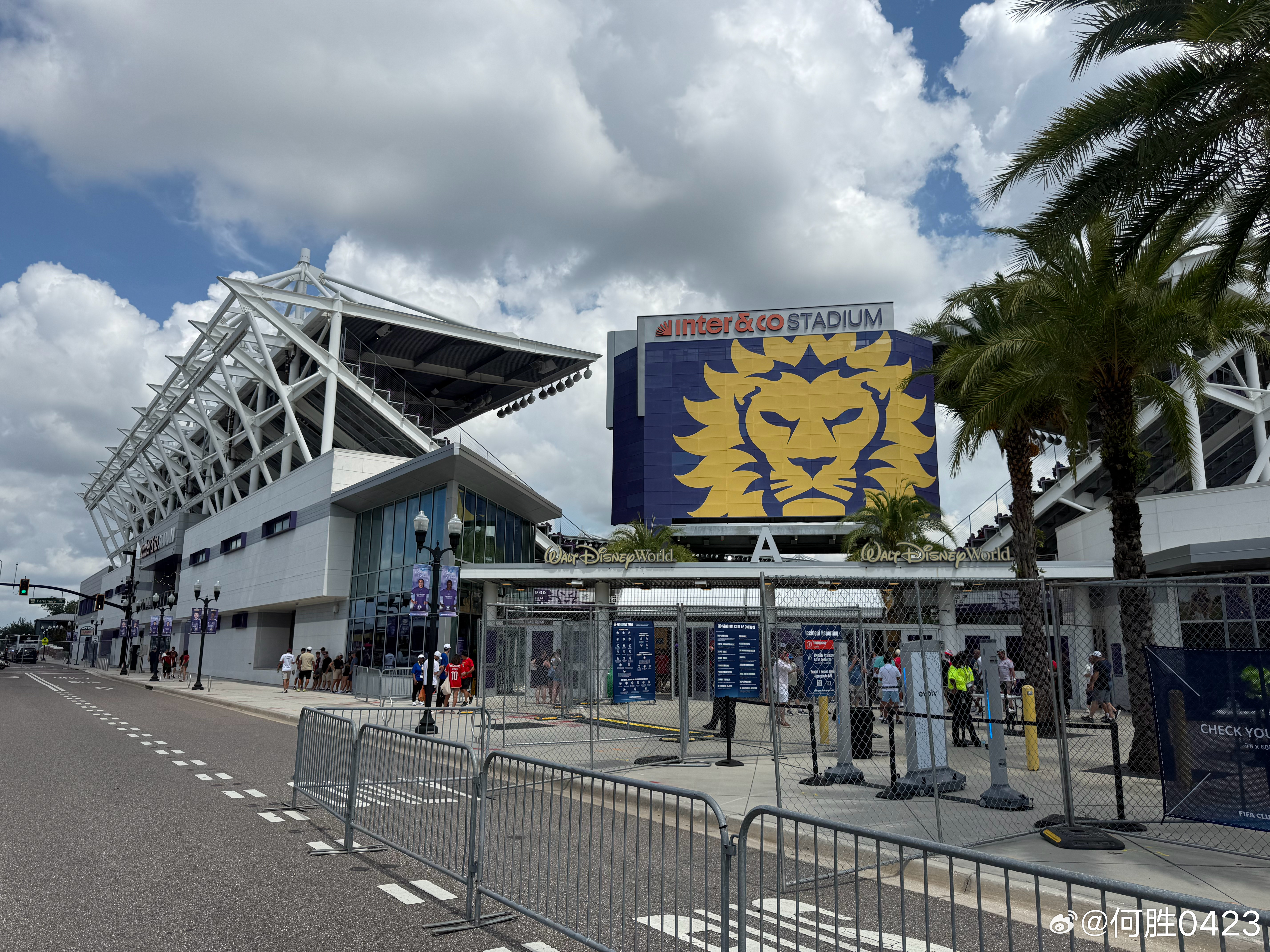 关于集结日体能课后，那不勒斯状态回暖备战欧联，球迷炸锅，临场指挥获称赞的信息