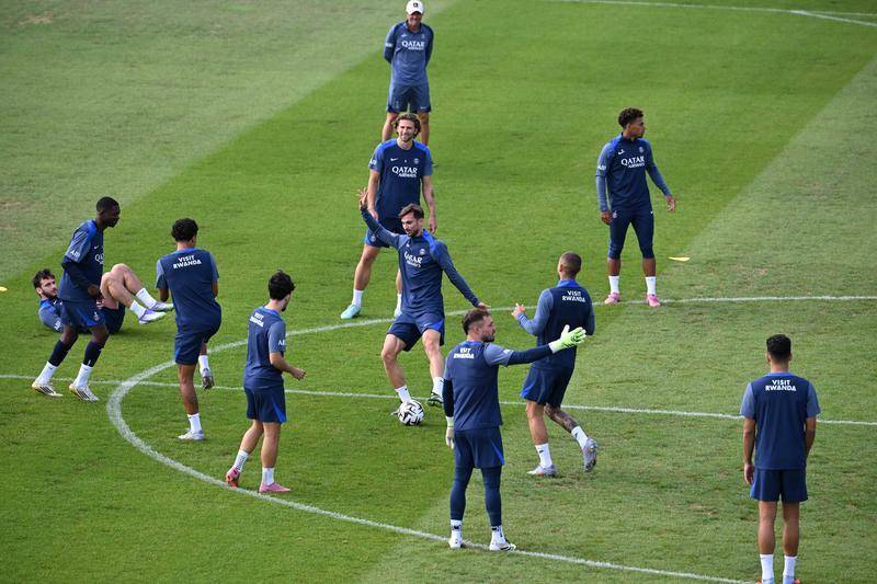 赛前阿斯顿维拉备战法甲；刷新队史纪录细节曝光；话题不断；更衣室氛围转暖(阿斯顿维拉足球俱乐部官网)