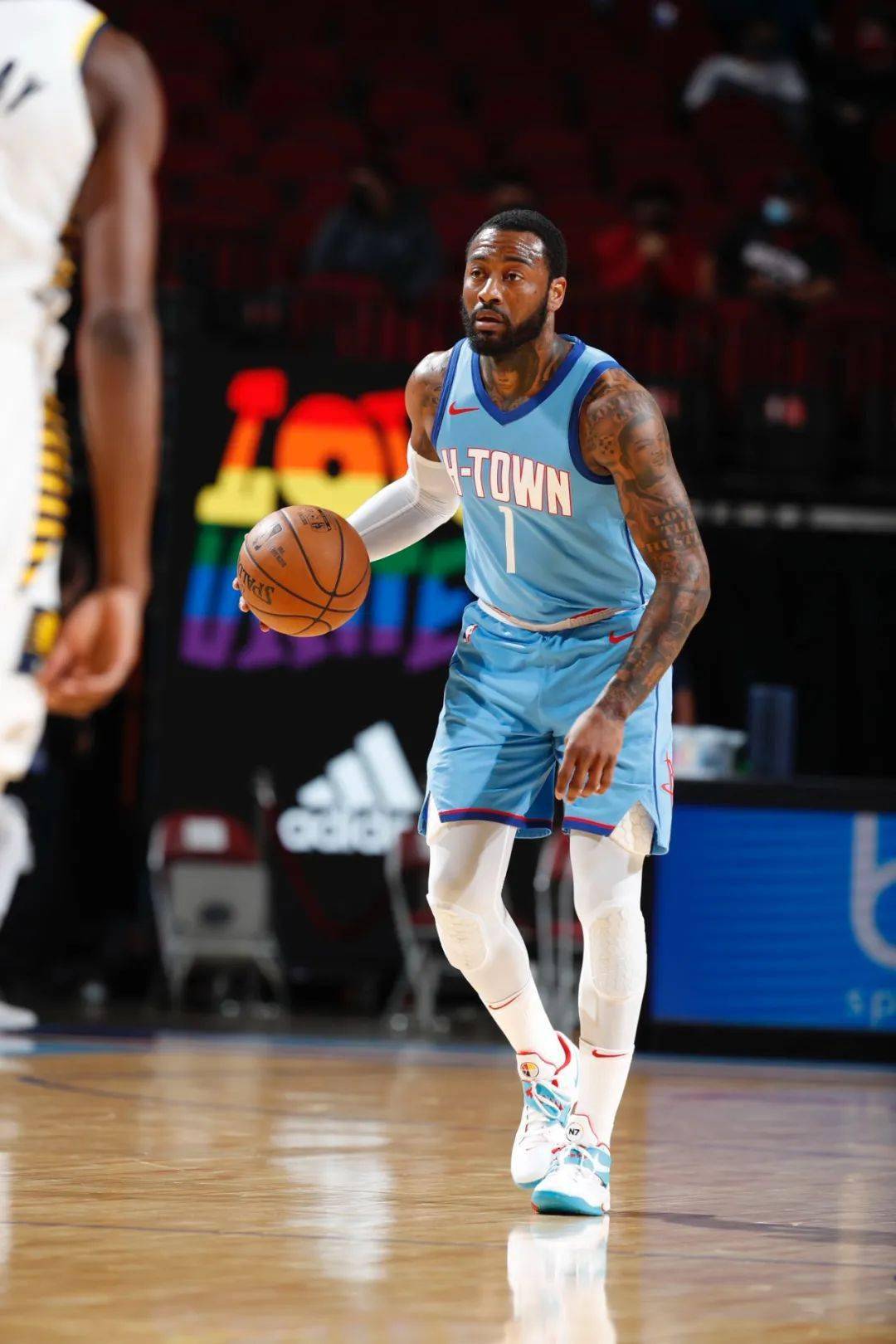 包含冲刺阶段密尔沃基雄鹿调整名单以备社区盾，远射贴柱环节打磨，质疑声仍在，控场能力受关注的词条