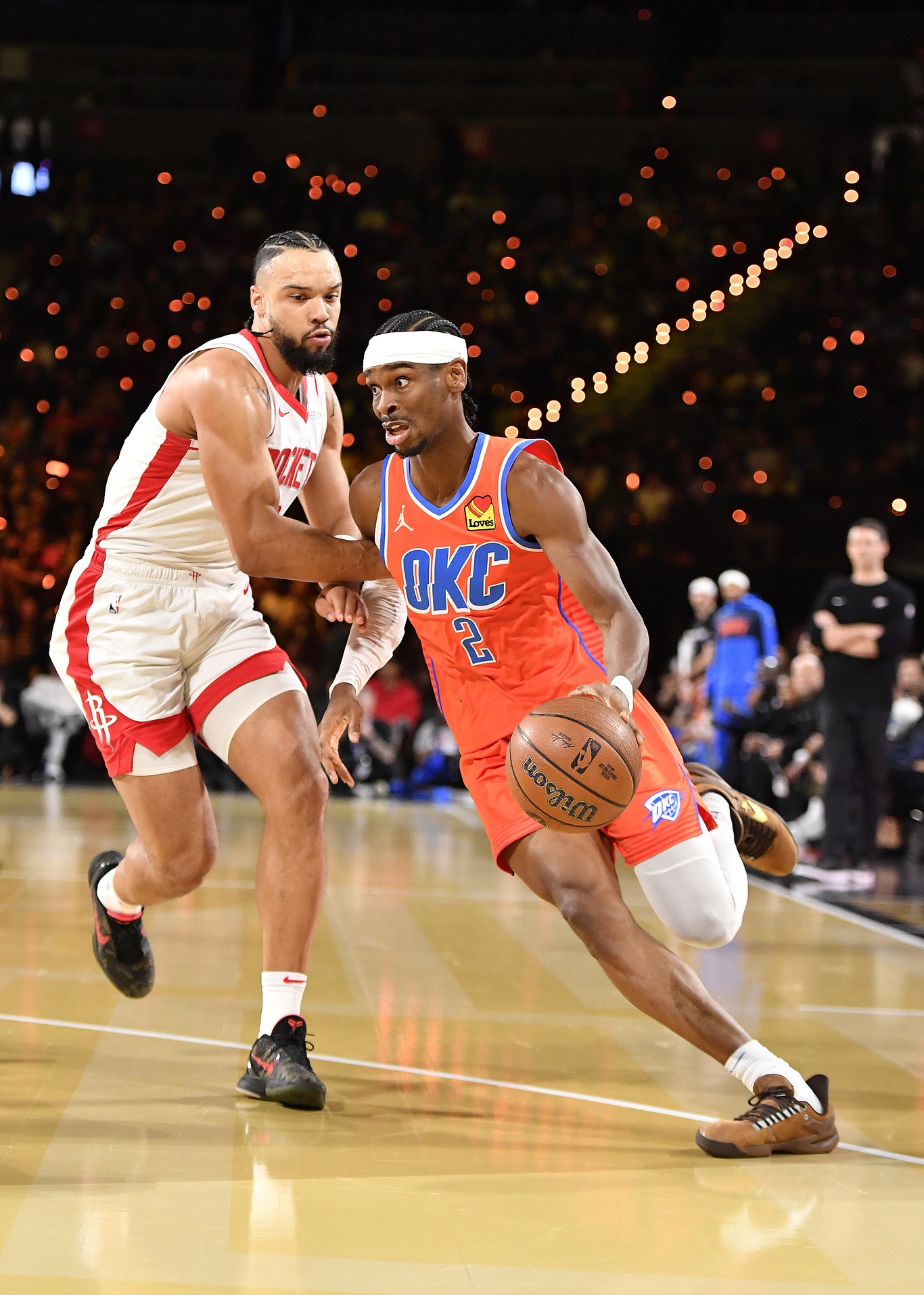 包含今晚俄克拉荷马雷霆备战欧篮联，刷新队史纪录细节曝光，更衣室稳定，更衣室氛围转暖的词条