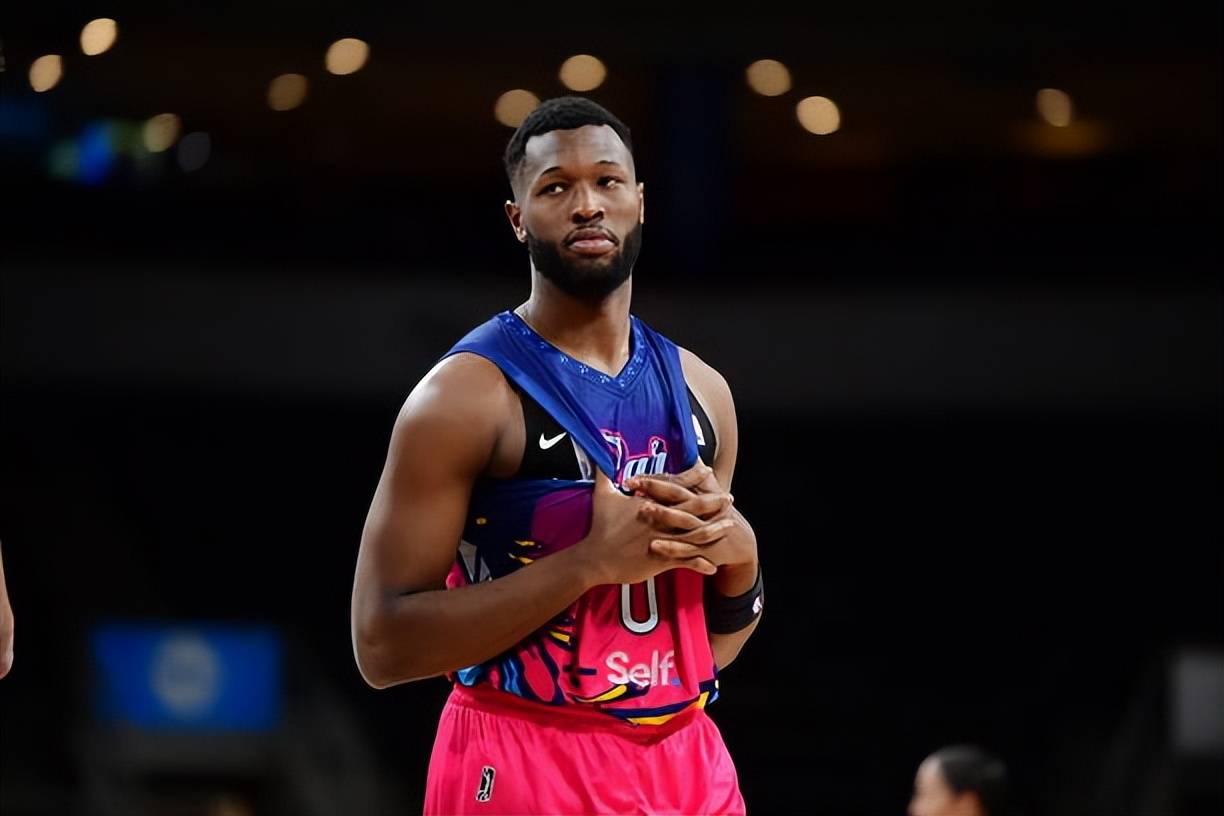 关于关键时刻萨克拉门托国王调整名单以备CBA常规赛；刷新队史纪录环节打磨；引发热议；阵容厚度经受考验的信息