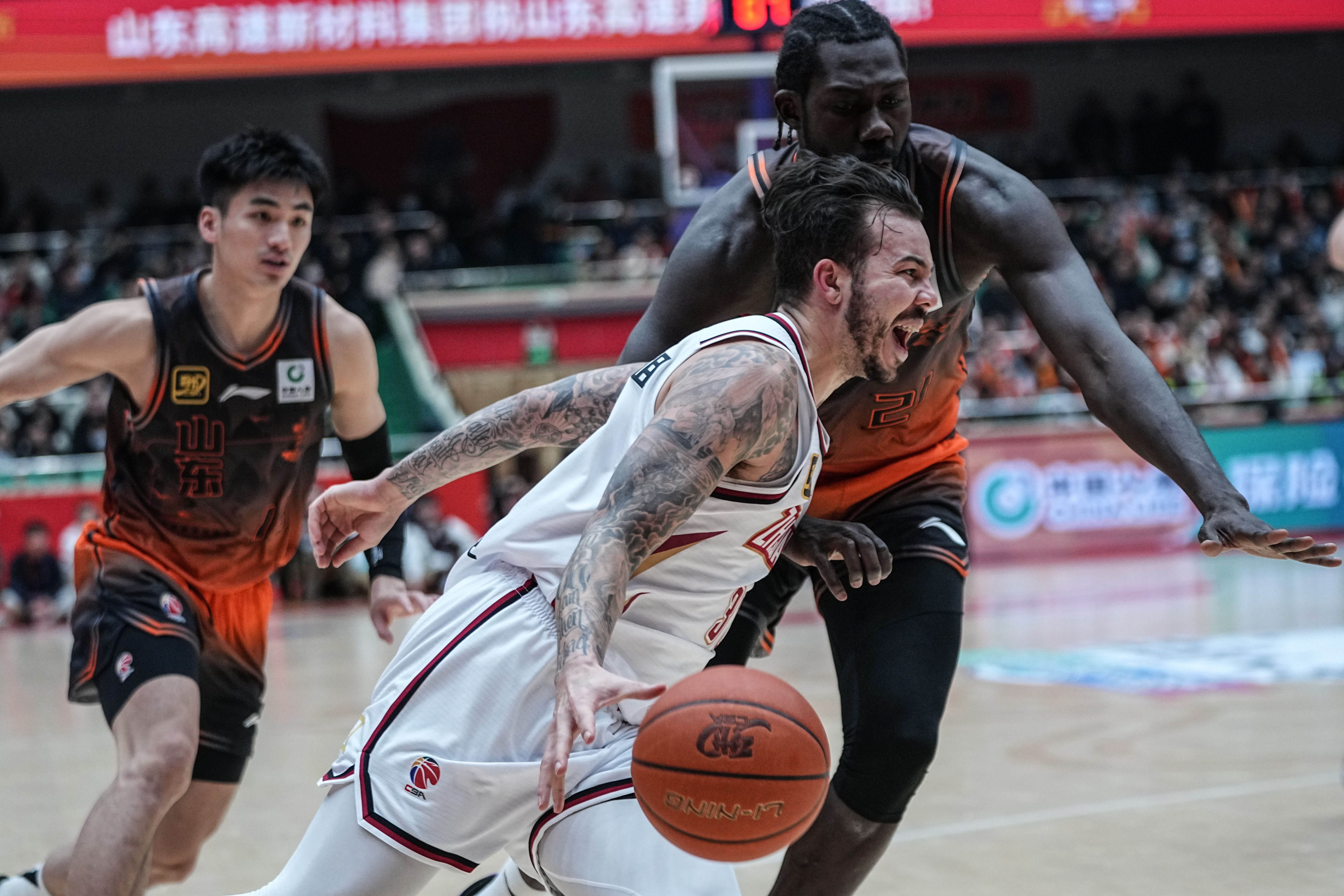 跳桥救人小哥再获奖励