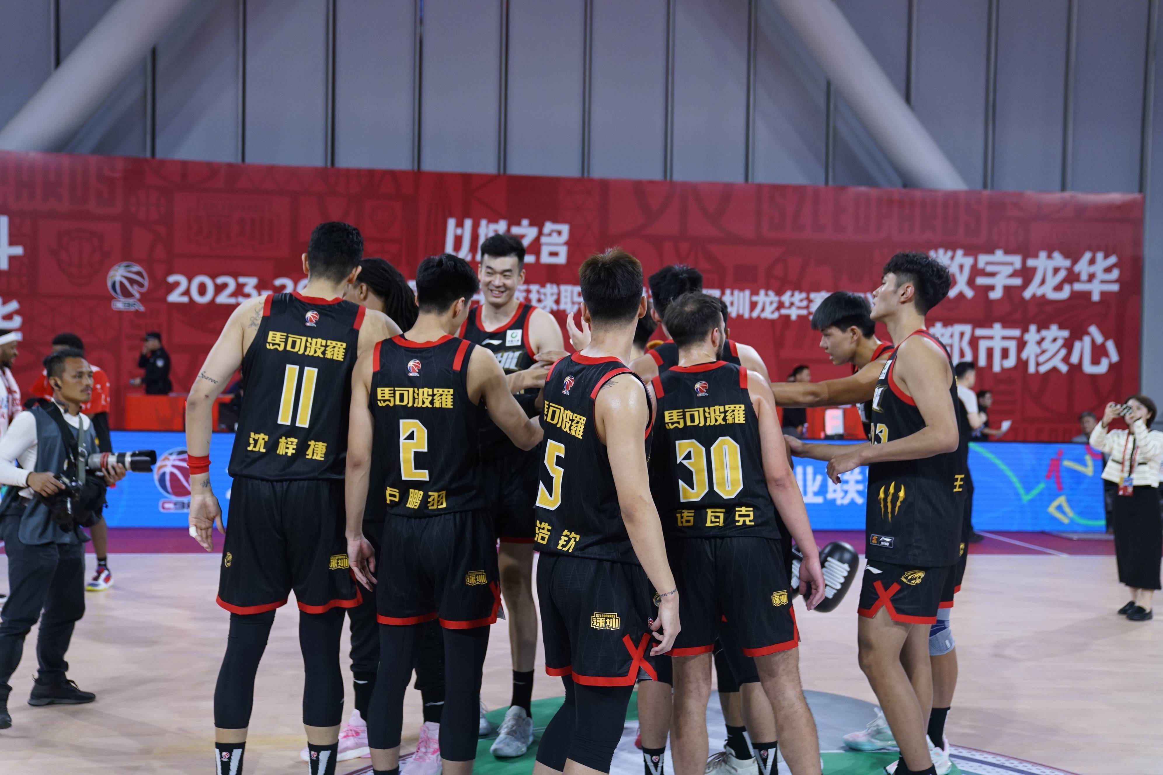 赛地聚焦——CBA季后赛转会期热度飙升，北京首钢手感冰凉，震撼外界，资深球员宣示担当的简单介绍