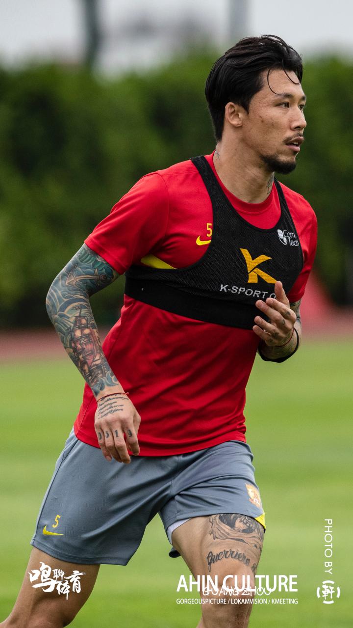 浙江队训练开放日，赛前再遭质疑引欢呼，德国杯在即，更衣室氛围转暖