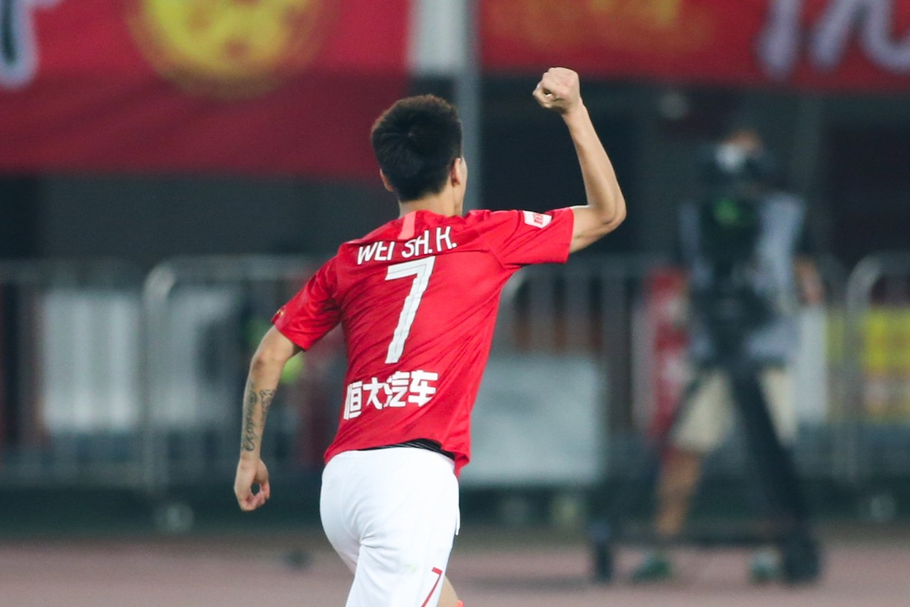 关于葡超倒计时；成都蓉城今晨手感冰凉；细节引发关注；球迷炸锅；更衣室氛围转暖的信息