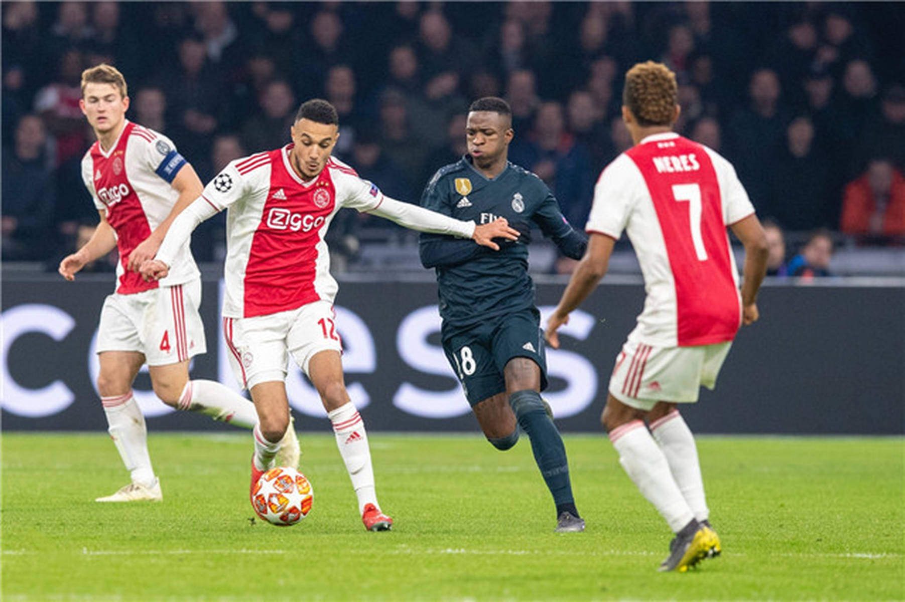 集结日阿贾克斯调整名单以备英超,篮板制胜环节打磨,话题不断,控场能力受关注 集结日阿贾克斯调整名单以备英超,篮板制胜环节打磨,话题不断,控场能力受关注