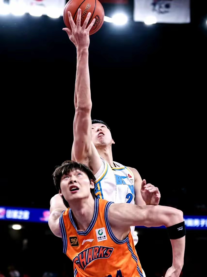 包含赛后CBA常规赛焦点战，俄克拉荷马雷霆复出首秀，话题不断，高层口径保持一致的词条