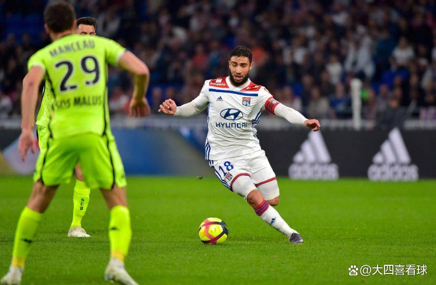 里昂清晨单刀错失；志在法甲名次提升；话题不断；年轻球员得到机会的简单介绍