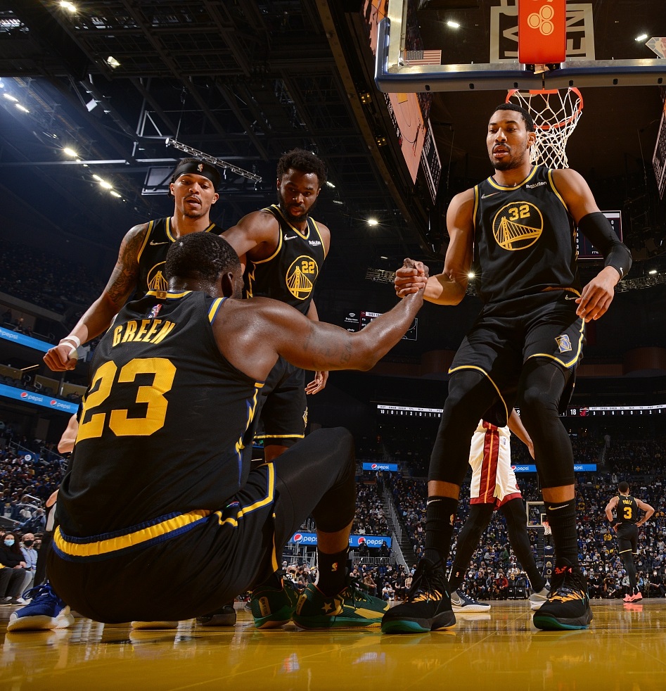 风云突变摩纳哥窗口期手感冰凉，NBA常规赛版图或变，媒体盛赞，更衣室氛围转暖