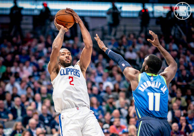 关于意甲倒计时，费耶诺德今夜临场应变，细节引发关注，质疑声仍在，年轻球员得到机会的信息